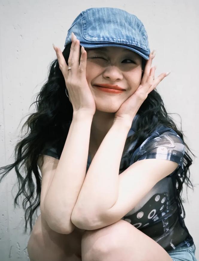 从喜剧丑女到超级明媚大美人 这位90后女星真的是“红气养人”！