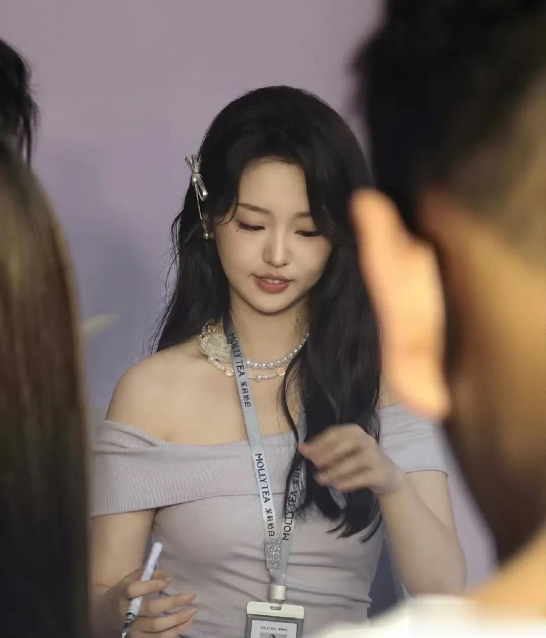 生图暴露短剧演员真实颜值，没了美颜滤镜，遍地普通人