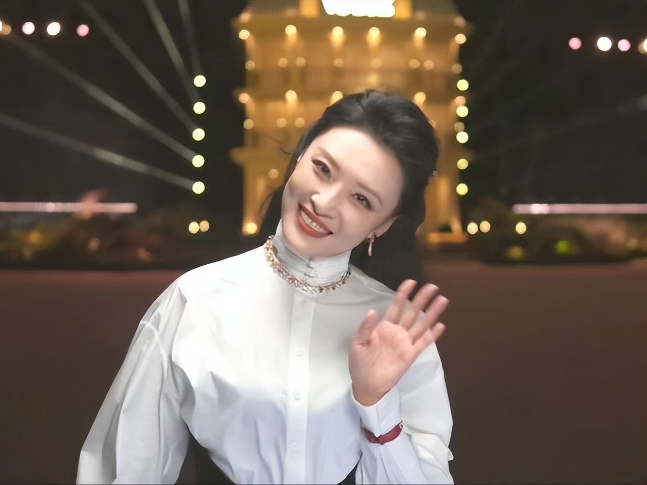 她是“央视一姐”，结婚12年选择离婚，坦然：婚姻给我的尽是痛苦