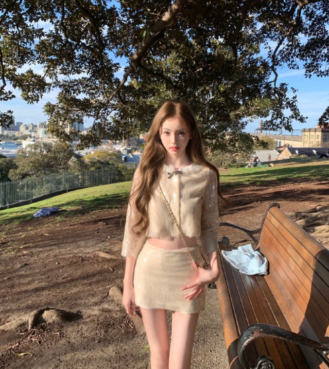 懒懒澳洲独游晒私密照，王思聪评论区炸锅：不怕校长吃醋？