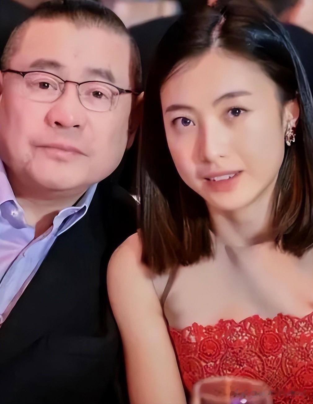 李嘉诚大儿媳王俪桥游艇出海照,身材宛如少女,闺蜜是大刘前女友