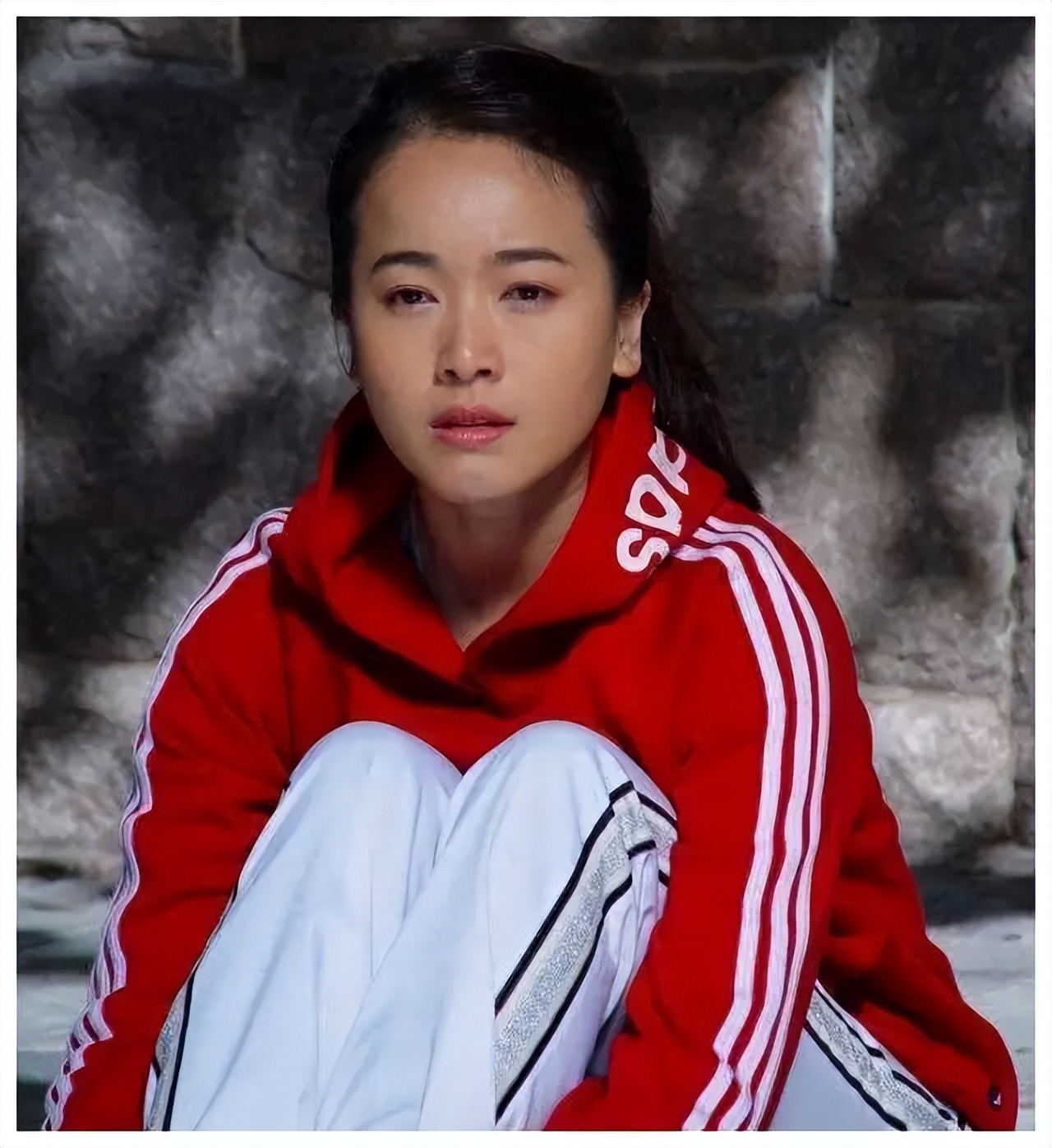 人前正经人后疯狂,她靠美貌同多个男人传绯闻,嫁入豪门终成空