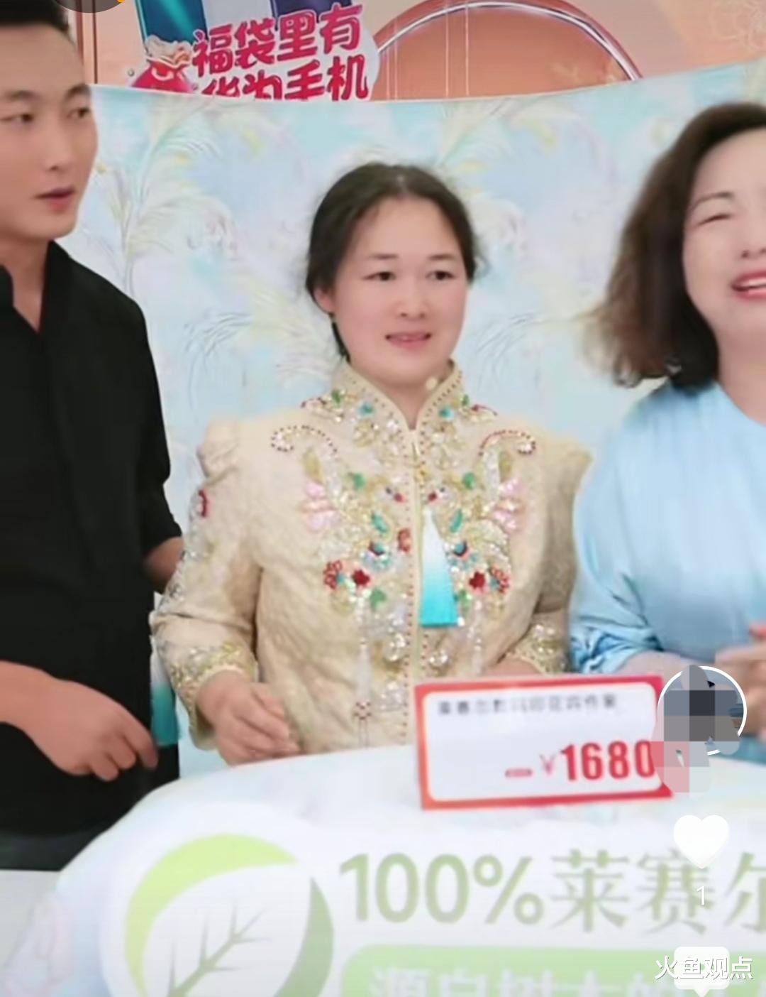 “风扇坏了”小玉直播带货:1天播2场,网友“光围观,不下单”。