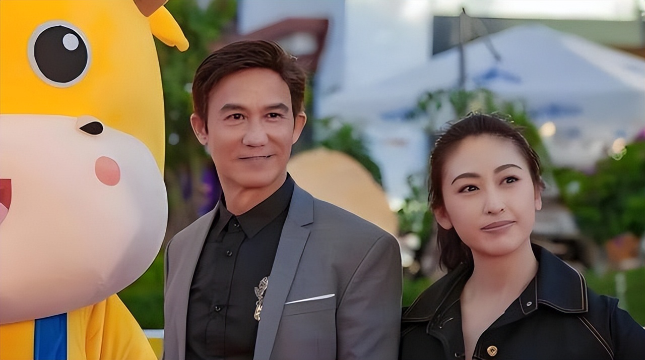 被张铁林玩弄感情后，嫁给了“臭名昭著”的他，如今才知她多精明