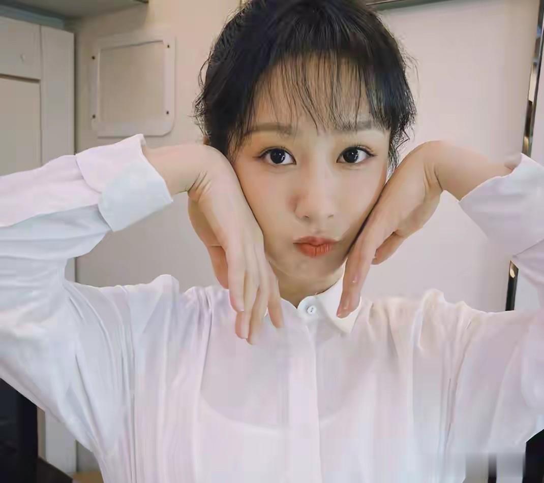 马思纯曝杨紫私下生活，反差大到离谱，网友：完全颠覆想象