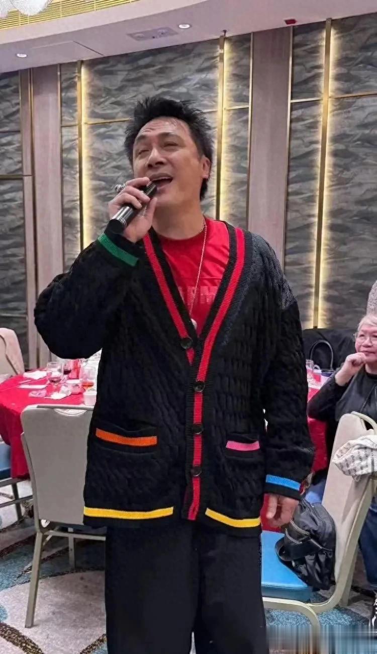 吴镇宇儿子近照曝光！17岁费曼胖成发面馒头，网友：这画风不对呀