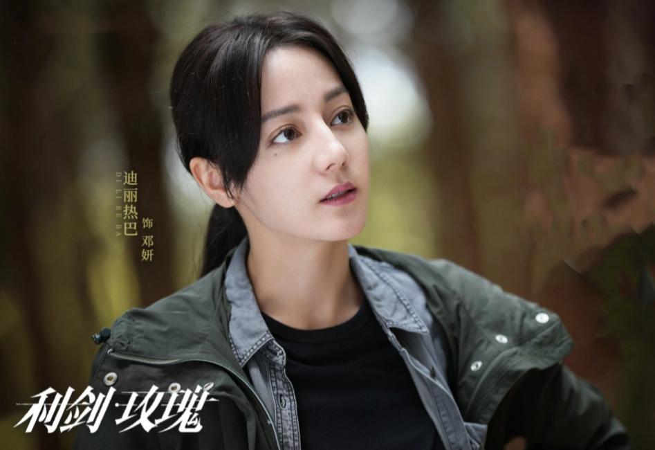 迪丽热巴因消失被传怀孕生子，如今真相终于大白，难怪央视力挺