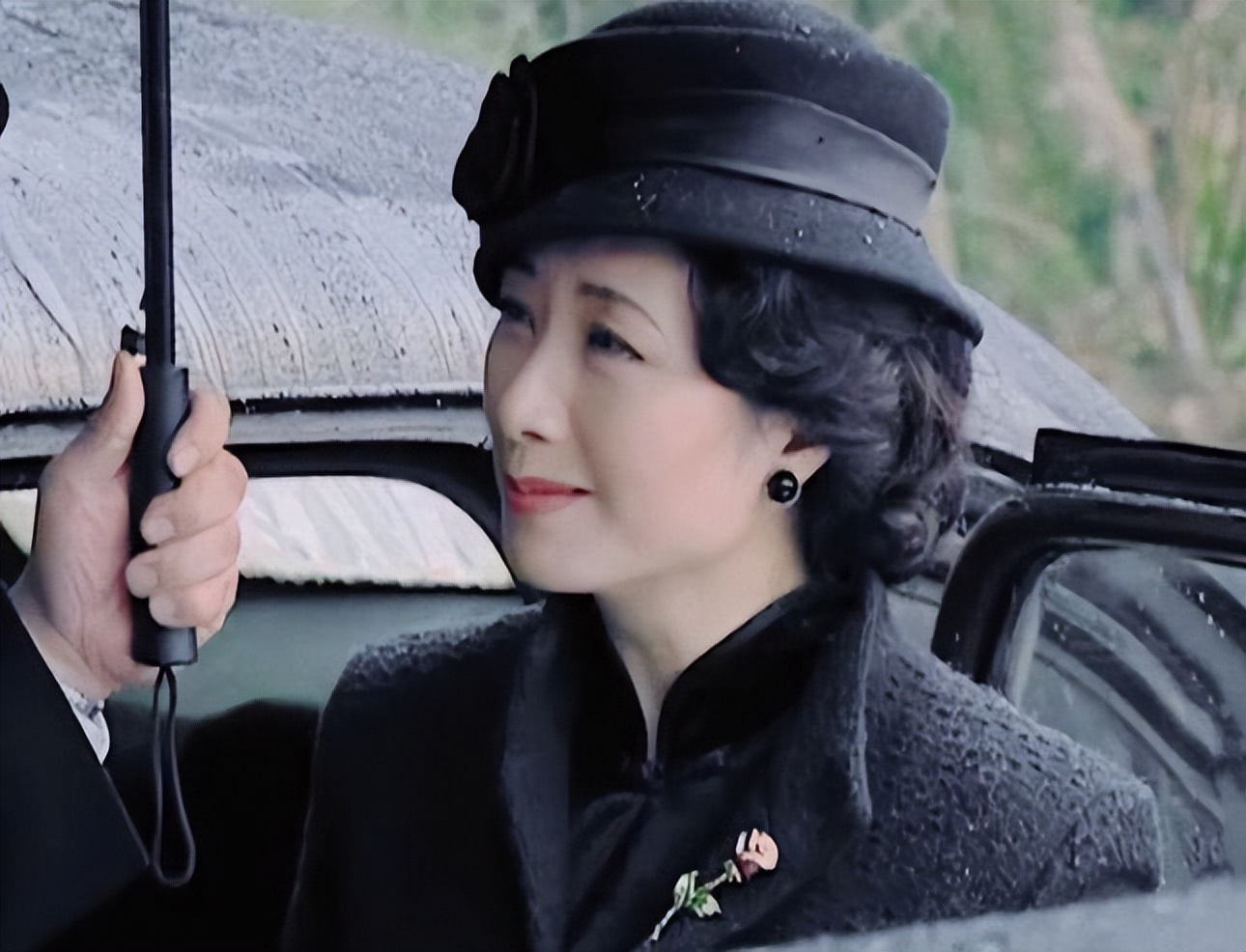 演员王静:因拒绝潜规则断送前程,如今62岁靠新身份惊艳众人