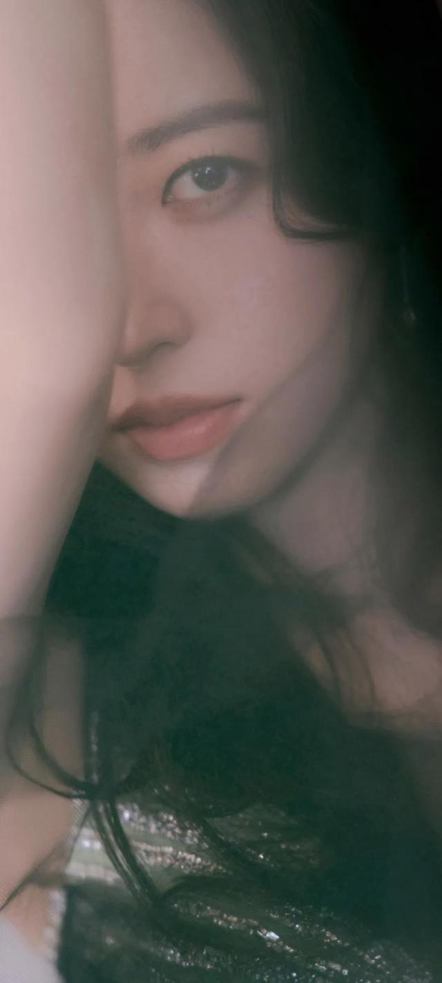 周雨彤,黑色银纱裙壁纸