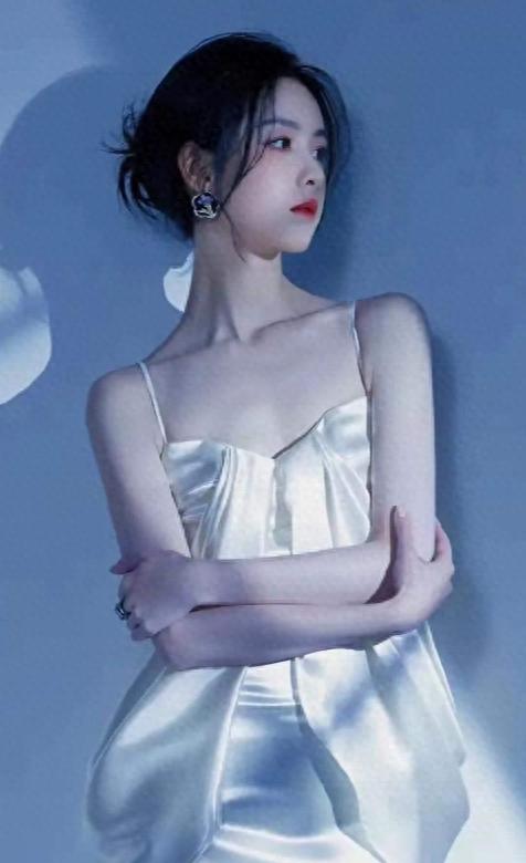 陈都灵：白色梦境里的清纯诗画