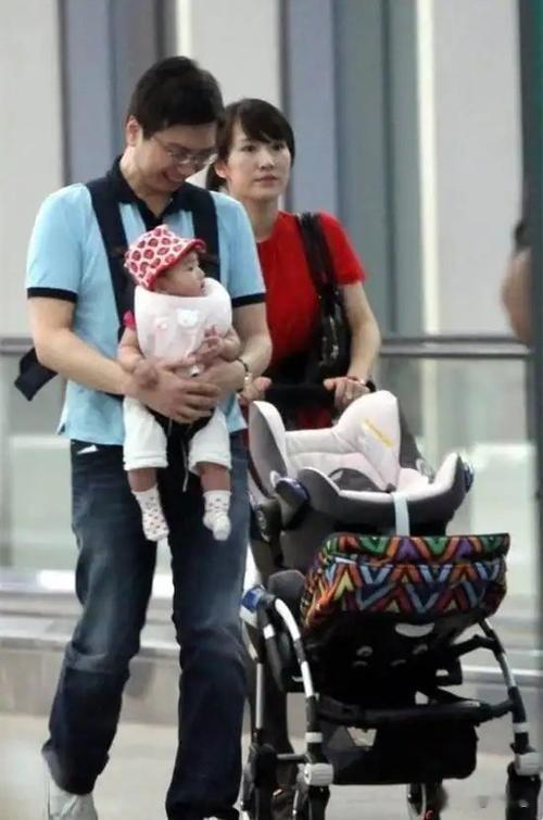 40岁李念近况曝光,和富商老公定居美国,住千平豪宅却不请保姆