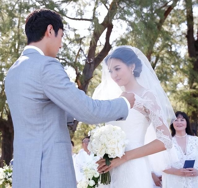 中国第一位世界小姐怀孕六个月上春晚稳居C位，艳压奚梦瑶、何穗