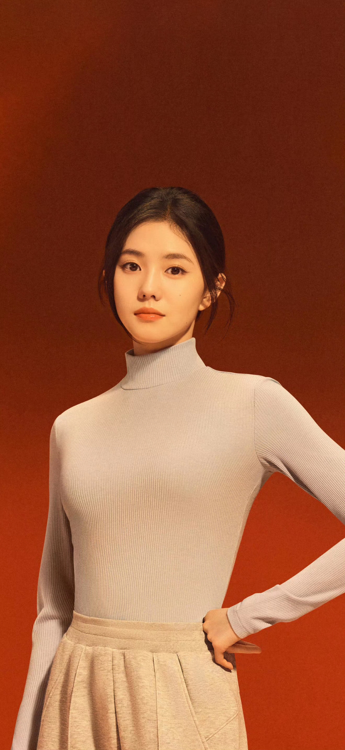 刘浩存红灰撞色短裙 公主头发型造型壁纸美图