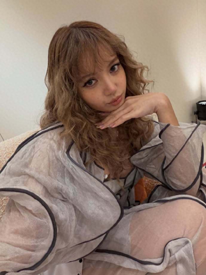 Lisa大秀美图继续更新