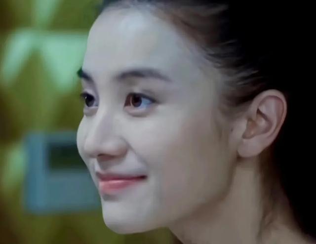 宋佳被人民日报“点名”，拿奖后真实处境暴露，娱乐圈地位又变了