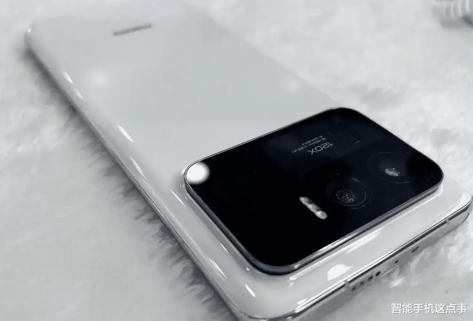 疑似小米16 Pro Max被确认：横向大矩阵+副屏设计，配置规格也已清晰