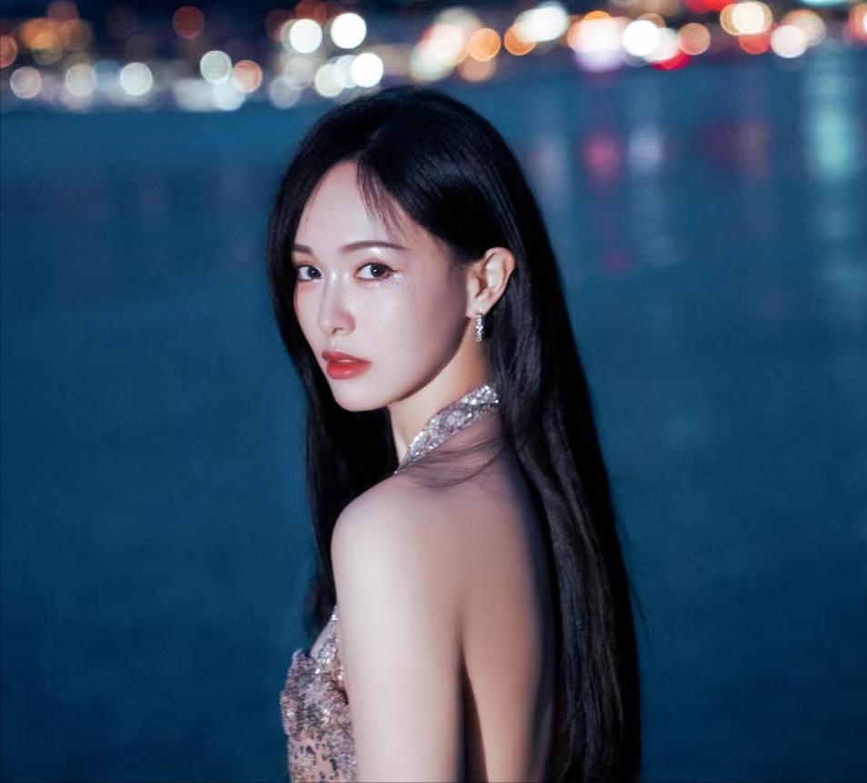 消失2年,一回归就惊艳众人,“江浙沪独女”在唐嫣身上具象化