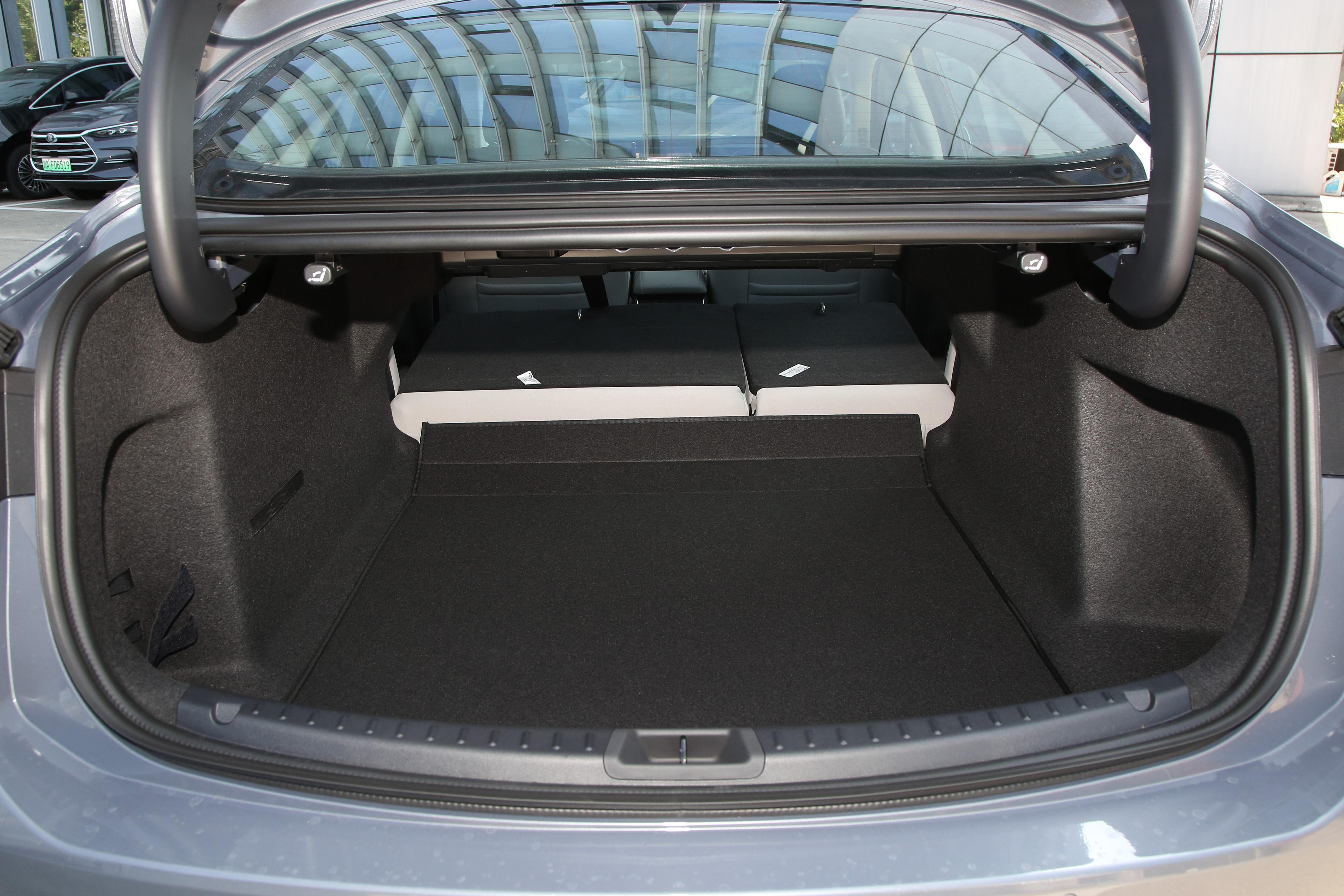 12.48万起,配2.0T+8AT,轴距2945mm,这款B级车适合家用