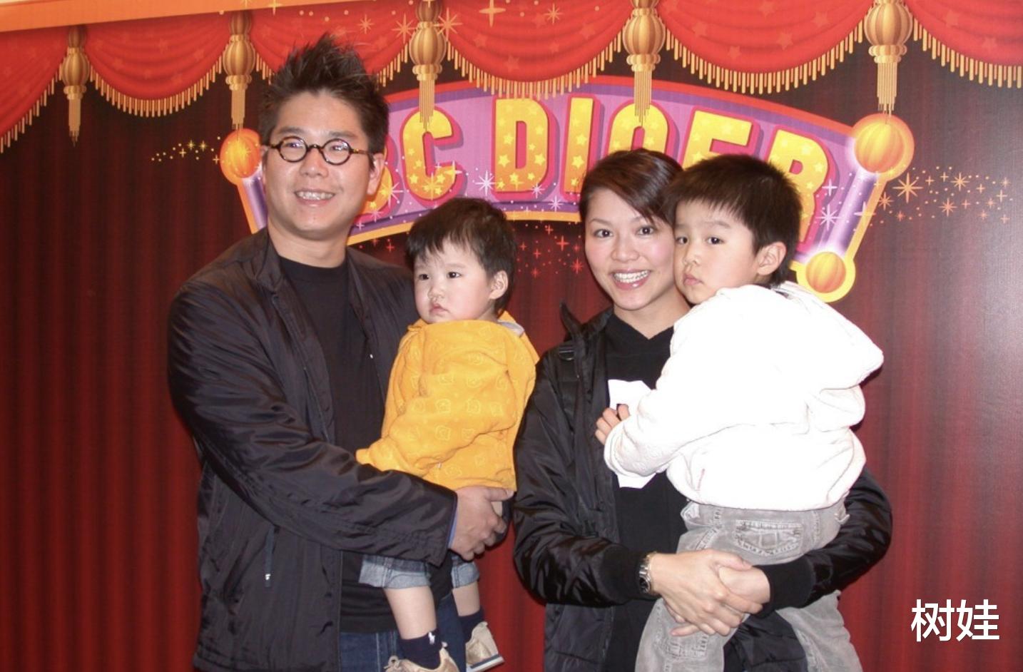 林晓峰49岁前妻被曝新恋情,与新欢用餐好甜蜜,离婚后改名卖保险