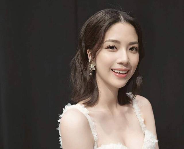 陈晓华，真的算是TVB新生代女艺人中，颜值比较出挑的一位了