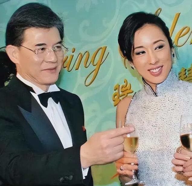 罗康瑞离婚再婚风波,追寻朱玲玲成笑谈,富豪人生难掩情感纠葛