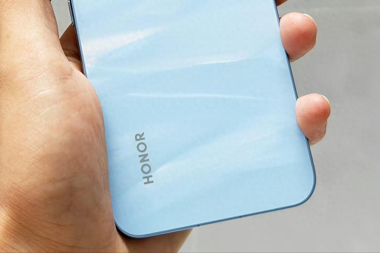 荣耀再度发力,极窄直屏+3840HZ+7200mAh+2亿主摄,国补后更亲民