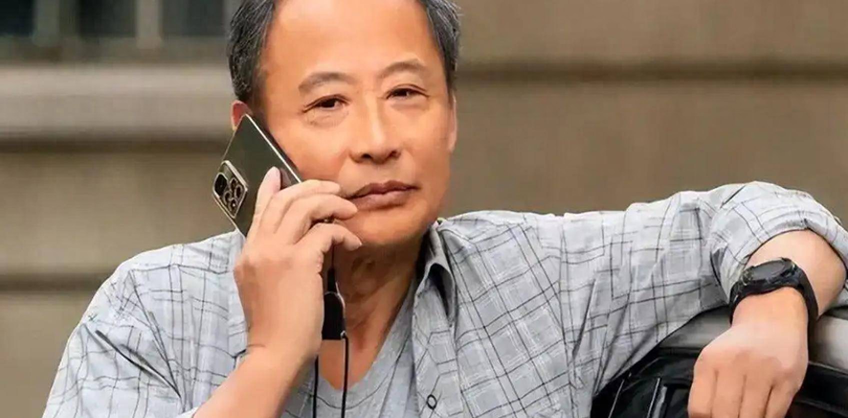 周野芒现状：69岁仍演戏，和奚美娟离婚后，与二婚妻子生活低调