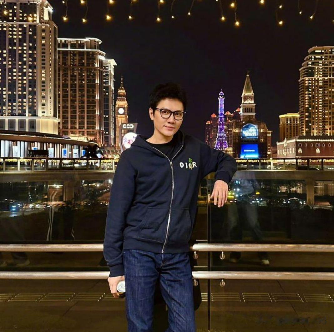 赵丽颖也没想到，那绯闻不断的前夫冯绍峰，竟靠辛芷蕾重回了巅峰