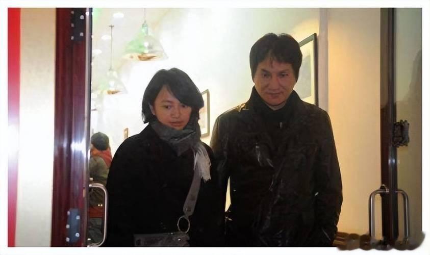 她是陈坤、陆毅得不到的女人，却嫁给“丑丈夫”，如今风光无限