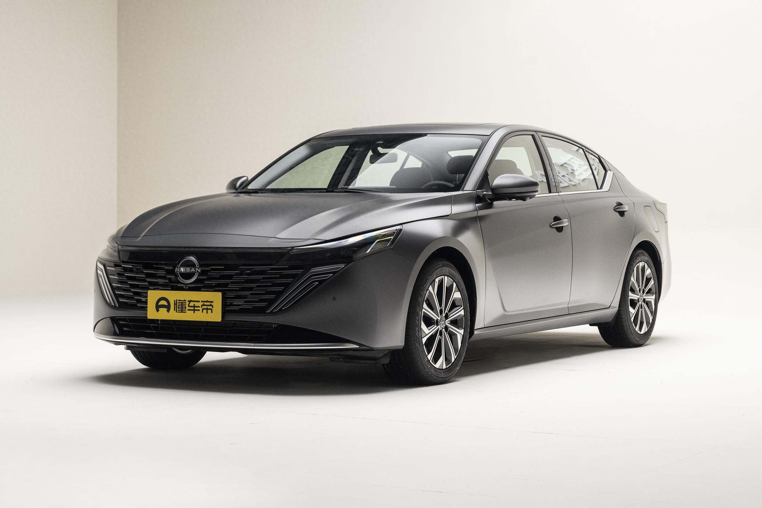 合资燃油车里的新势力，天籁·鸿蒙座舱如何做到科技与温度并存？