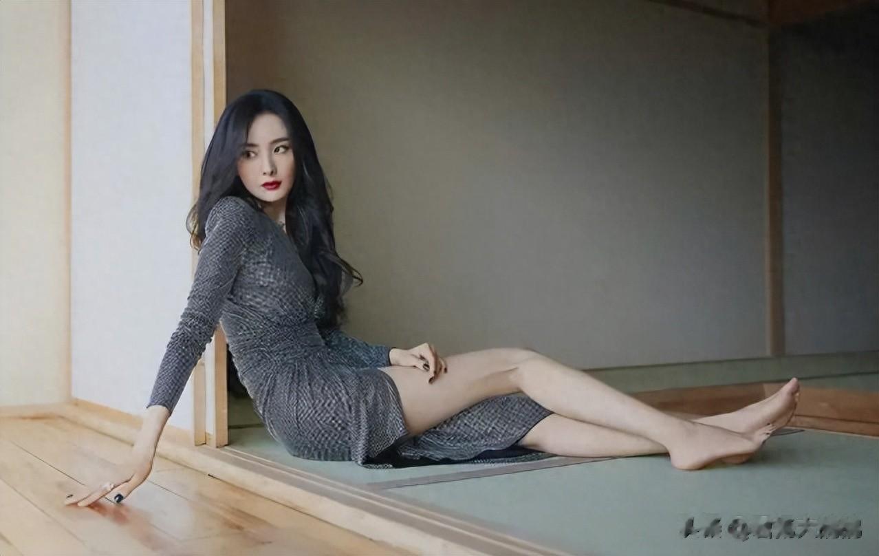 杨幂的腿，倪妮的臀，宋轶的腰，85花的好身材终于藏不住了