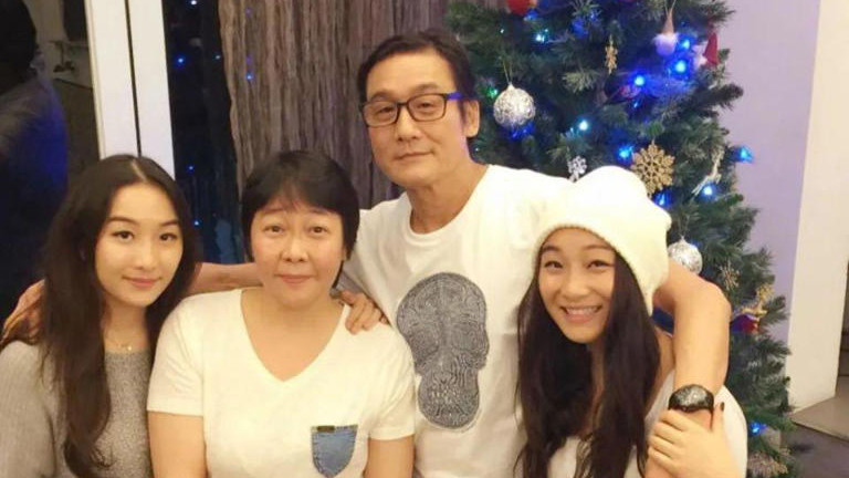 67岁梁家辉再当外公！双胞胎小女儿晒照宣布儿子出生