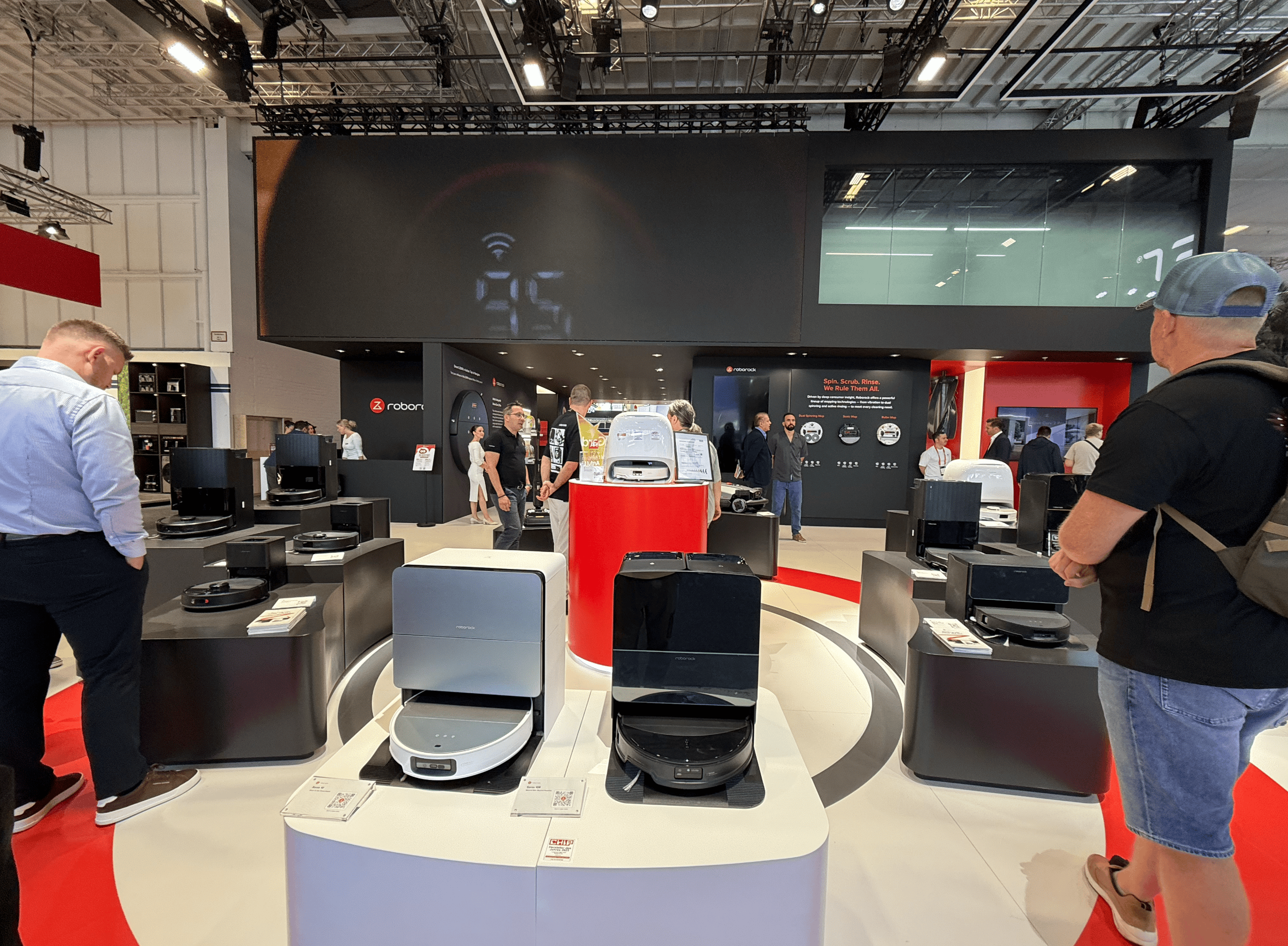 直击石头 IFA 2025 新品:从扫地机到割草机,清洁全场景覆盖