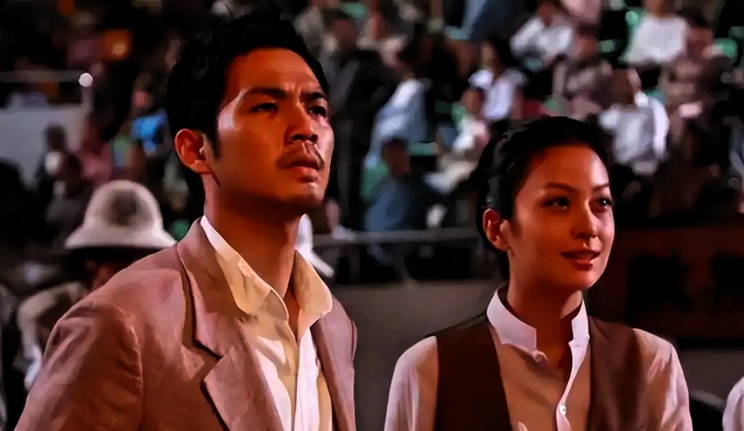 52岁钟汉良近照曝光，摆摊卖菜白发藏不住，状态引唏嘘