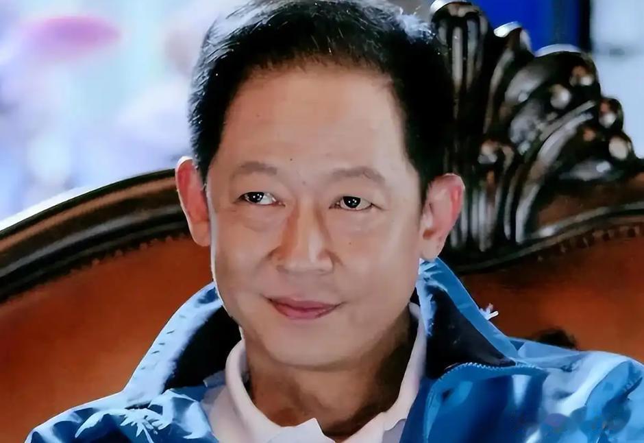 59岁王志文老到不敢认!大耳朵、大肚腩,网友猜测患有心脏类疾病