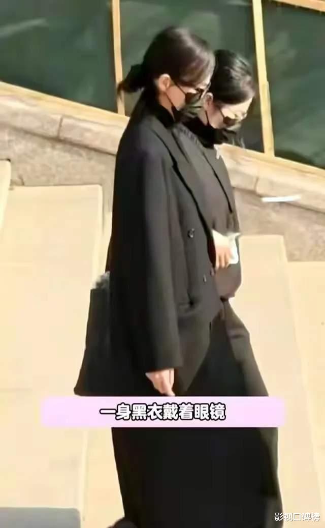 唐嫣操办公公葬礼累到被搀扶，时刻关注老公罗晋，夫妻俩一起用餐