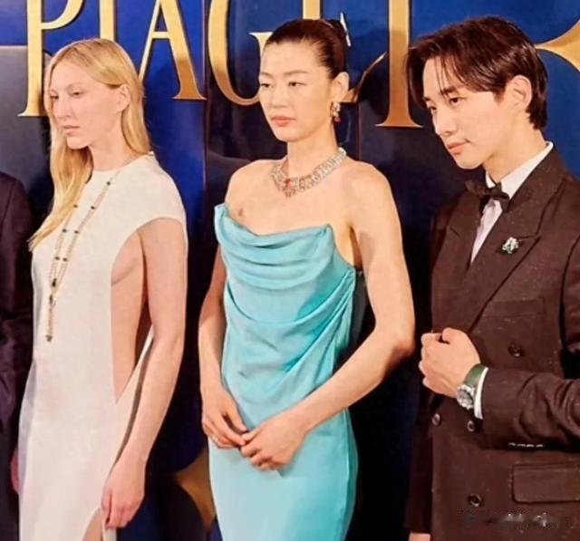 全智贤宋慧乔西班牙出席活动，两人同龄状态不同，全智贤疲惫沧桑