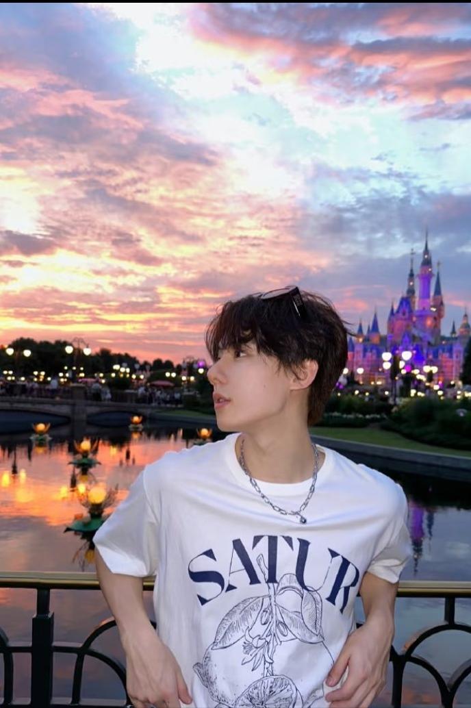 周奇怎么了?从《小欢喜》中暖心男孩方一凡到私联粉丝的心机boy