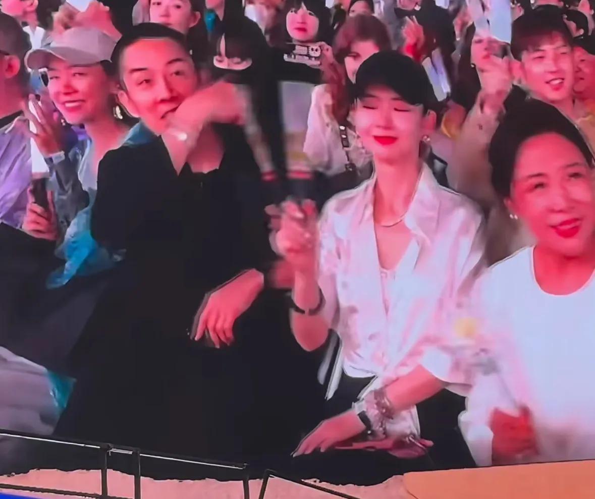韩庚二十周年演唱会，变成妻旅团的首次团建，大家私底下感情超好