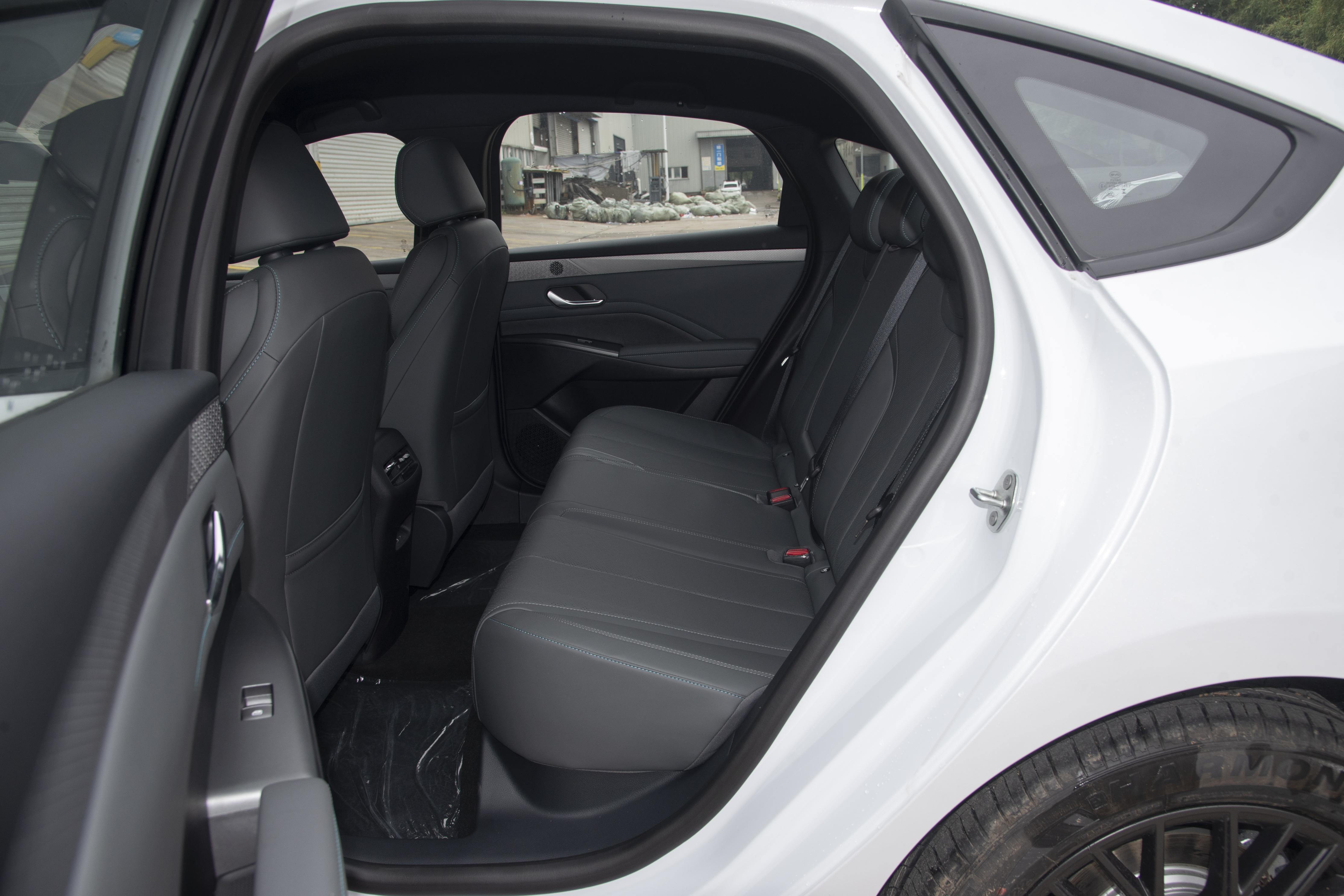 10 万级纯电对决：秦PLUS EV 与埃安S，谁更懂你的用车需求？