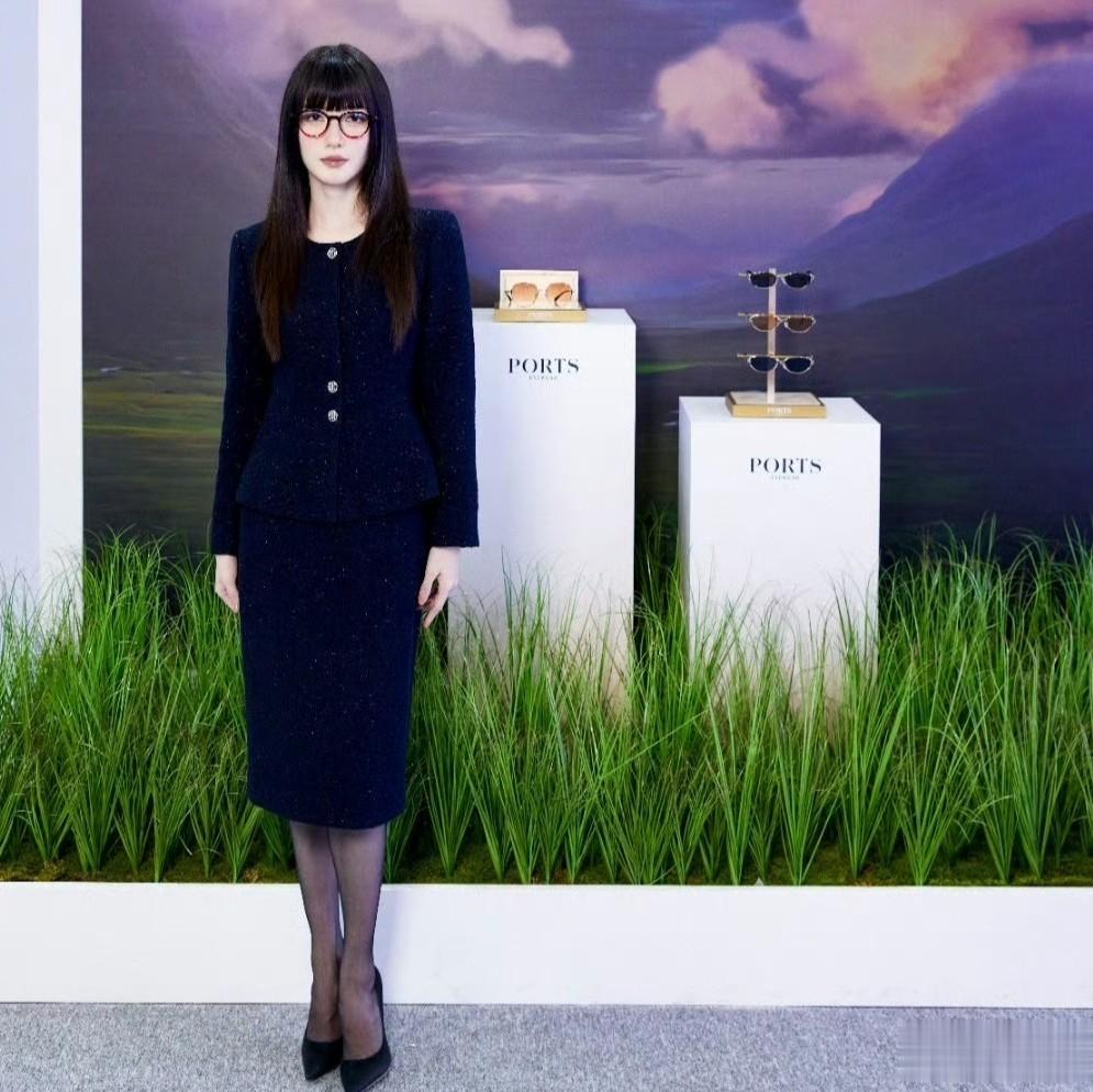 这居然是江疏影?高中老师的既视感成焦点,辨识度争议同步发酵