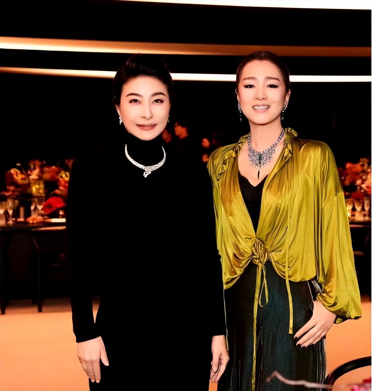 巩皇和郭晶晶同框,晶晶姐优雅非凡 尽显高级风范。霍震霆预言封神