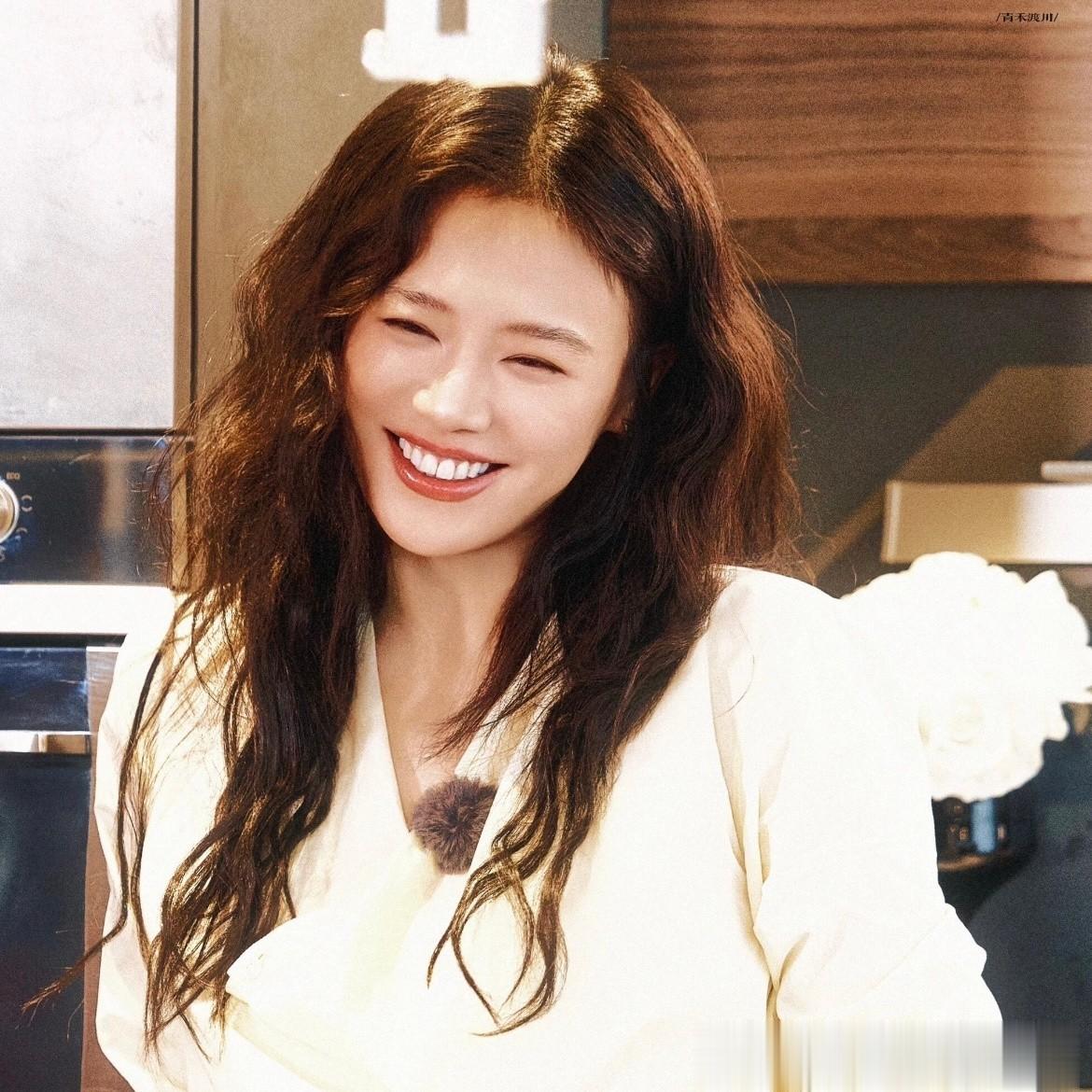 粉丝在伦敦偶遇马思纯，减肥后气质更好了，生图惊艳又美回来啦