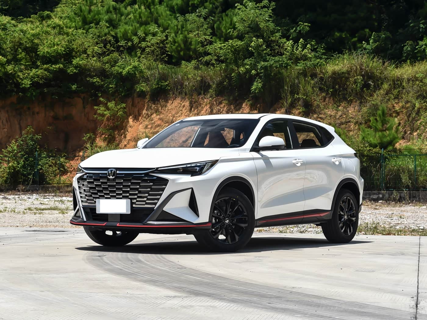 长安全新SUV上市，限时5.99万起售，年轻动感外观，配1.5T新蓝鲸