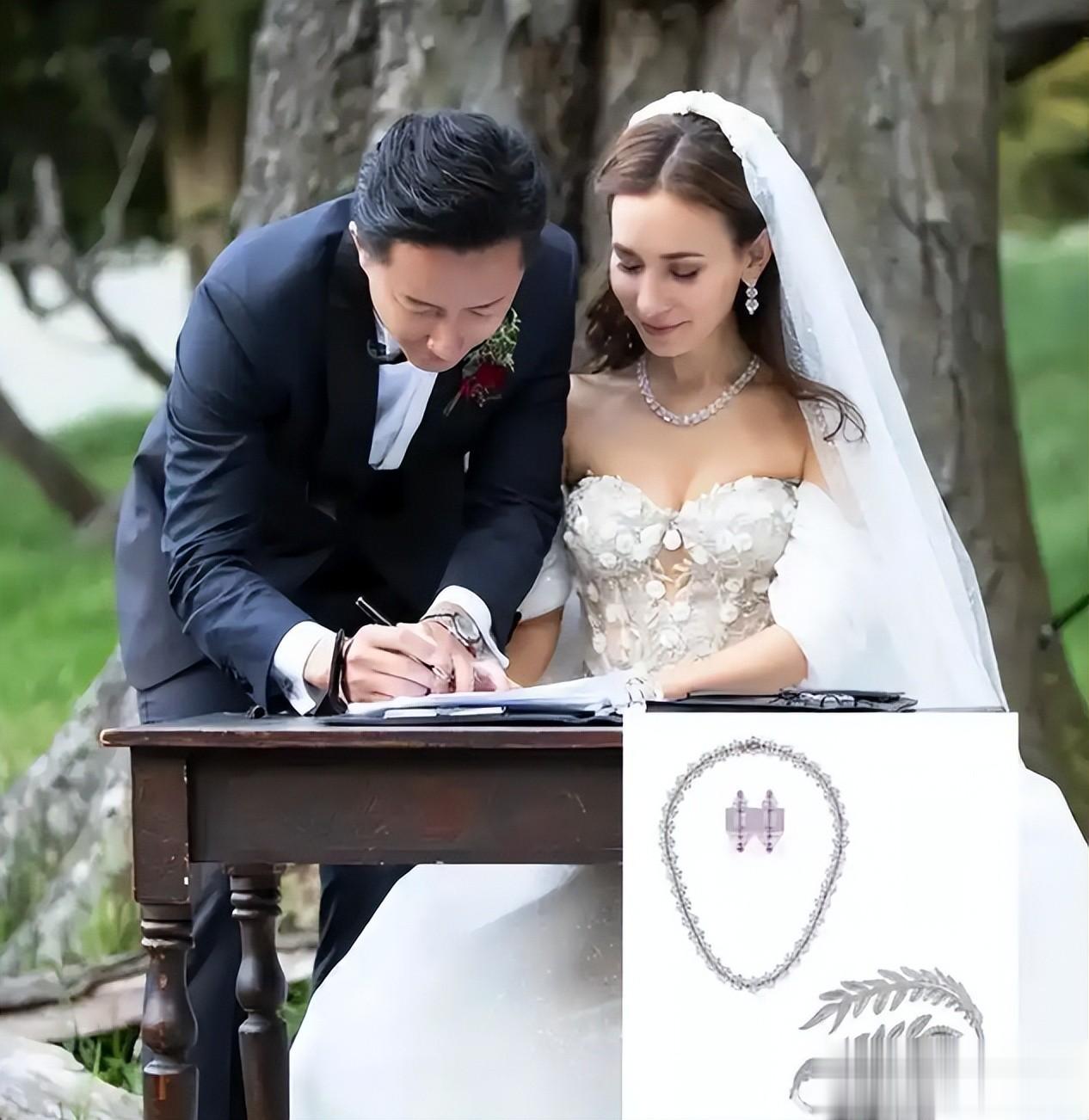 里子面子全丢了!高调官宣三胎消息的郭富城,输给不声不响的韩庚