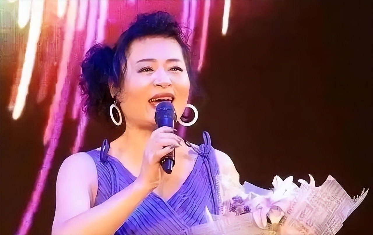 曾打败毛阿敏，却因谷建芬1封信从歌后沦为保姆，如今老到无人识