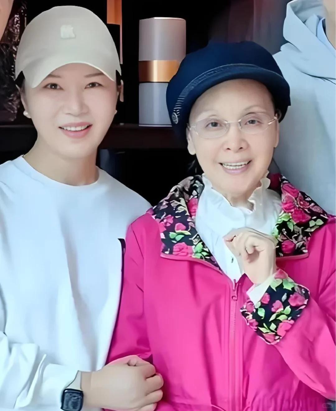 丈夫去世6年后，缺席四年春晚的李谷一已瘦到脱相，女儿相伴左右