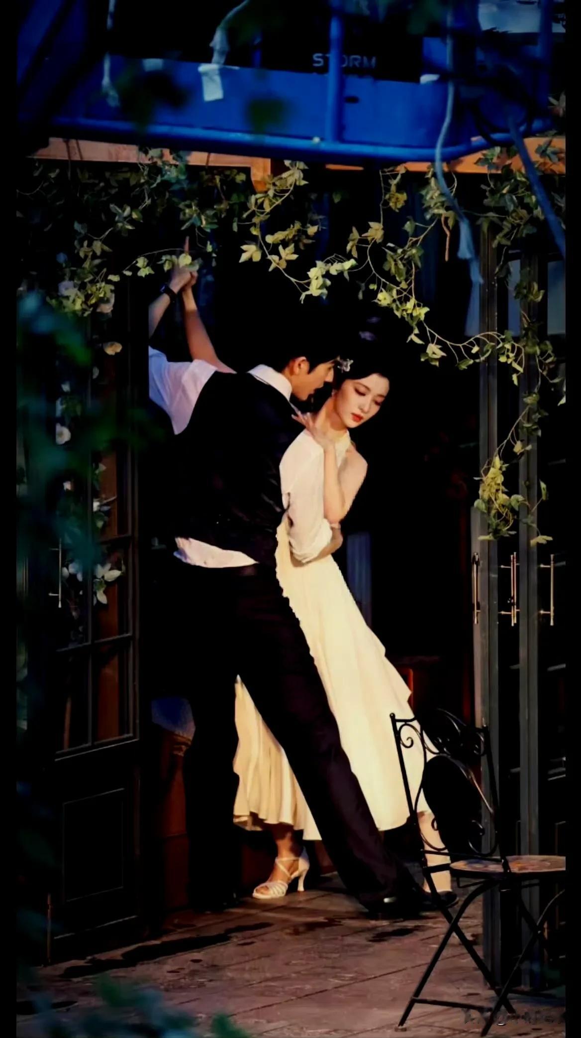 张凌赫、王楚然 // 他俩的每一张图都恍如言情小说封面 ???