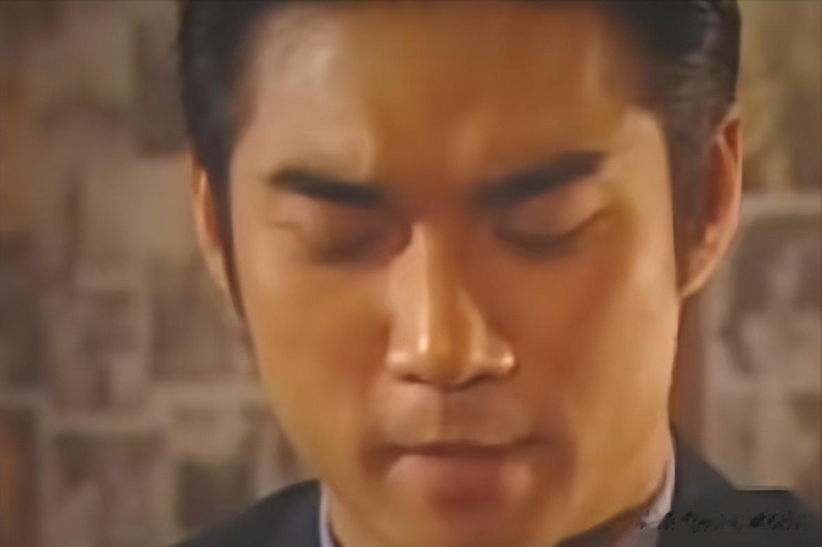 香港知名演员双鬓斑白，至今仍未结婚，和同性友人感情稳定