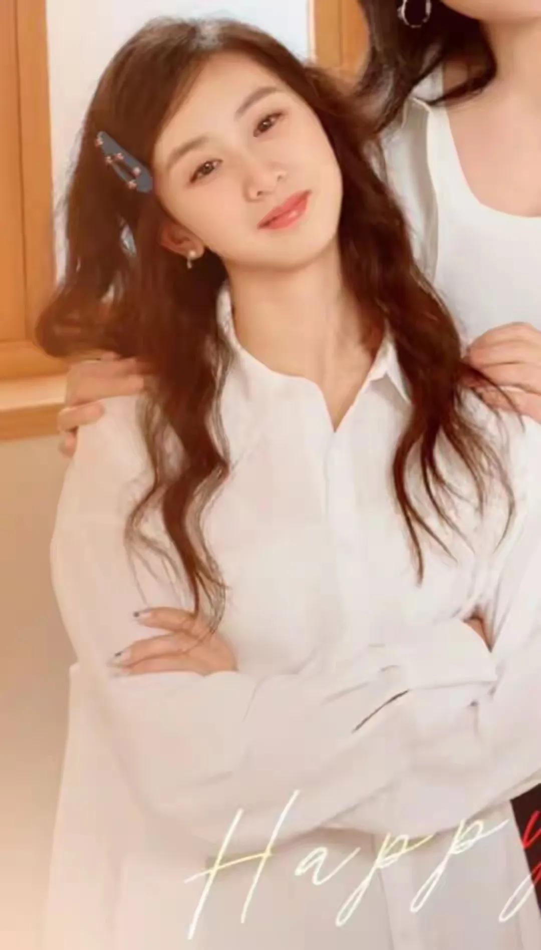 田亮一家元旦拍全家福，14岁儿子长到1米8，17岁森碟成叶一茜饼印